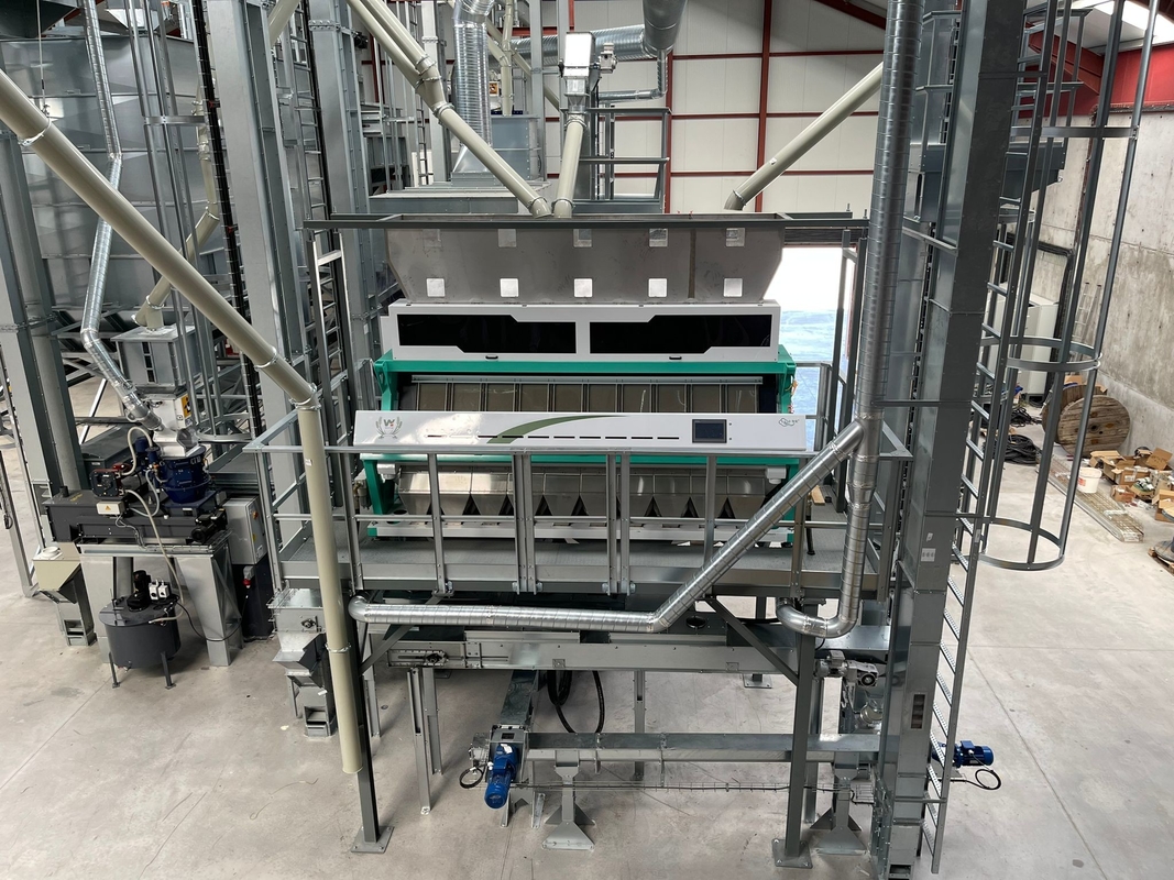 Nir Plastic Color Sorting Machine PCB Plastic Pellet Color Sorter Met CCD Camera En Led Light