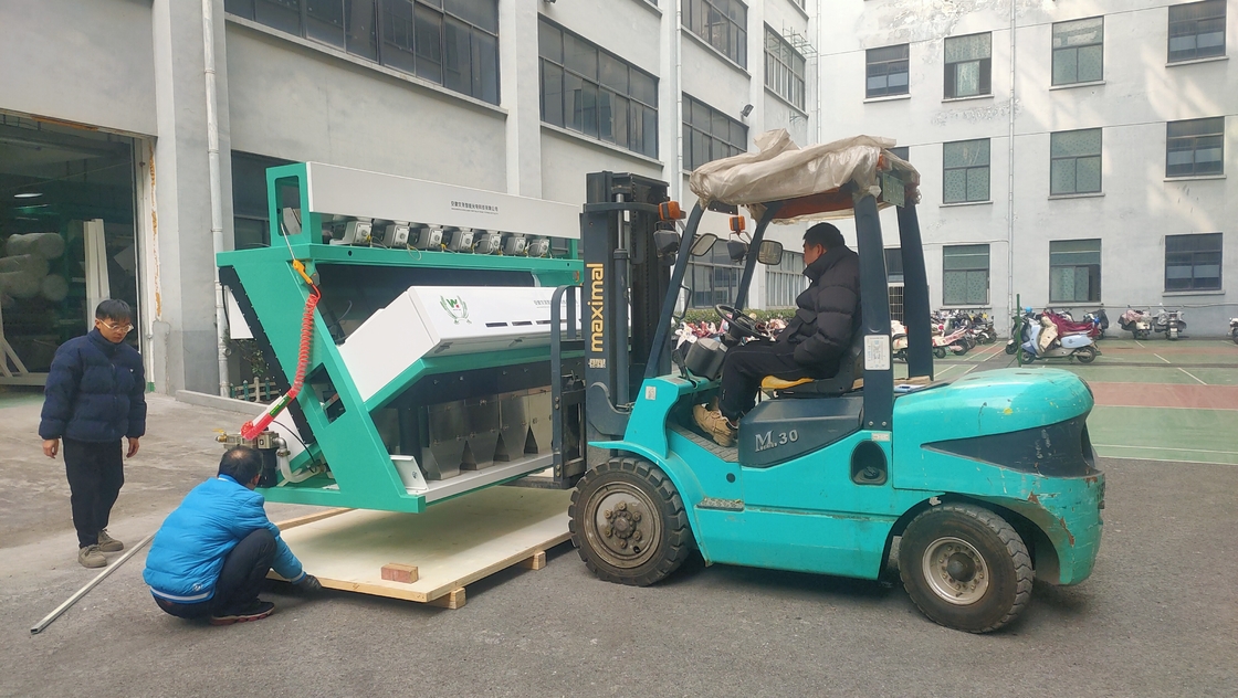7 schalen gedroogde uien kleur sorteermachine voor uien rangschikken uit Hefei China